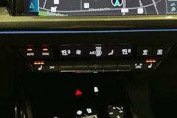 sininen Audi Q4 e-tron 2024 kuva 23.