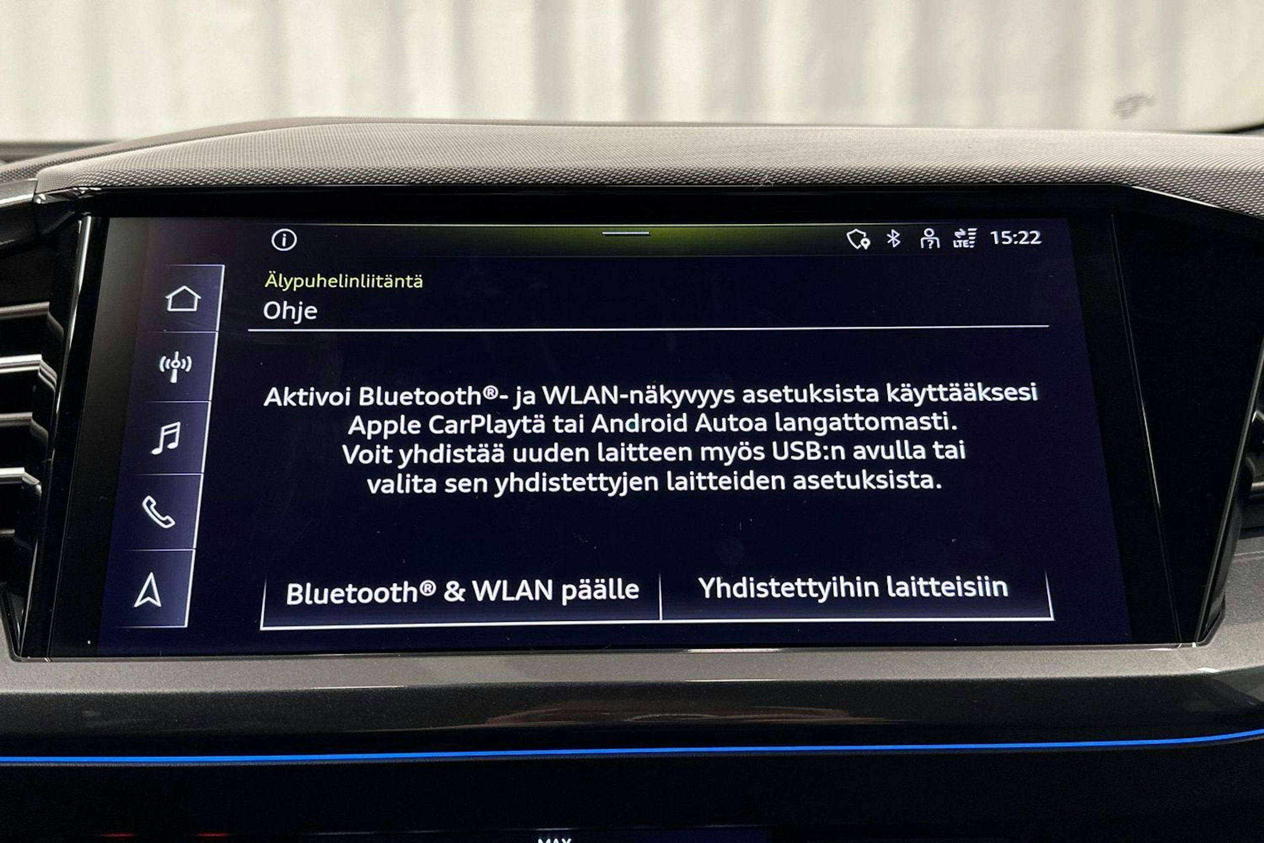 sininen Audi Q4 e-tron 2024 kuva 24.