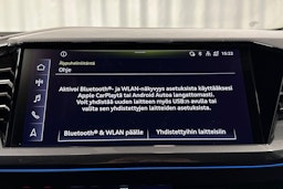 sininen Audi Q4 e-tron 2024 kuva 24.