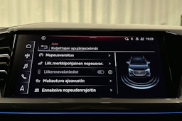 sininen Audi Q4 e-tron 2024 kuva 25.