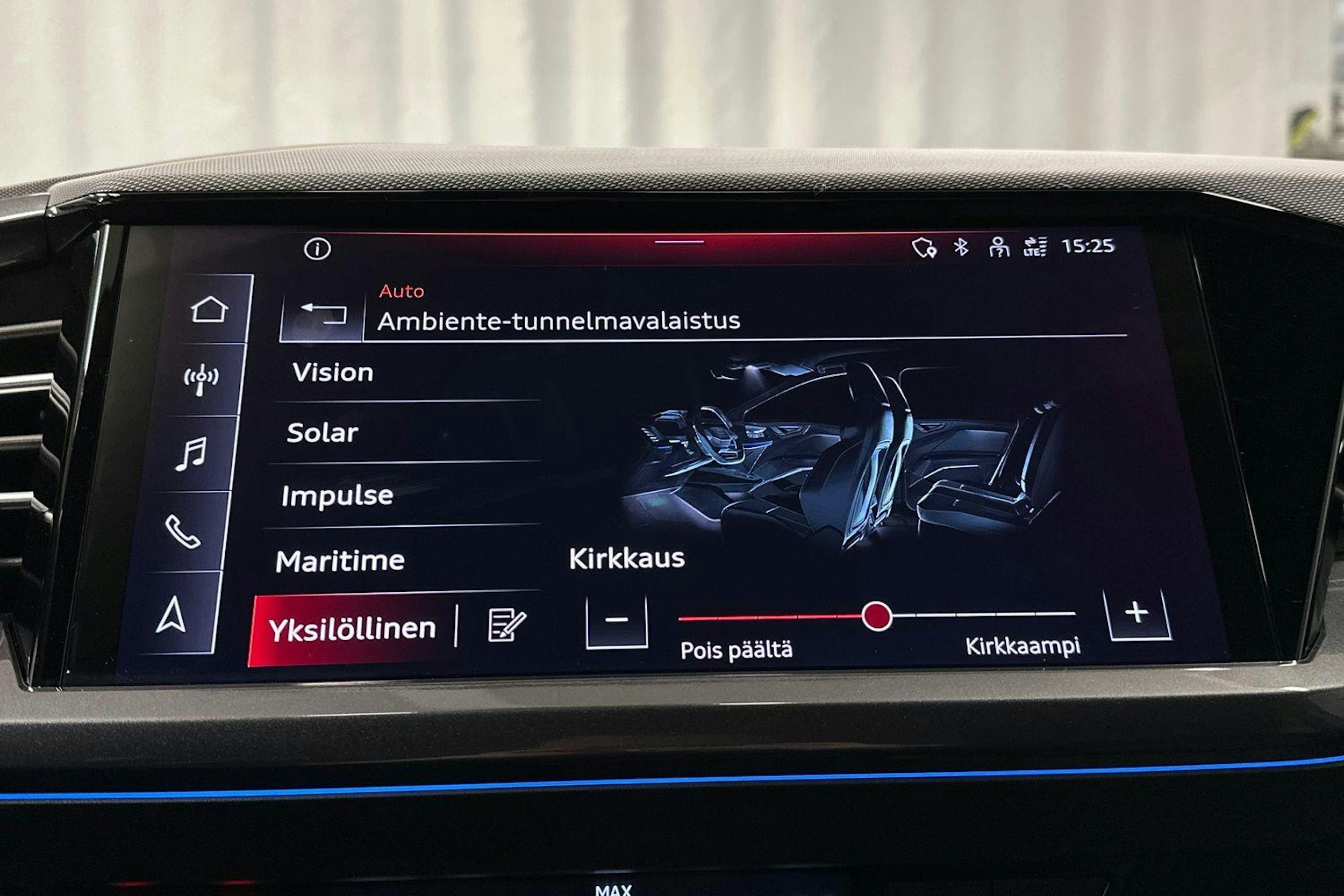 sininen Audi Q4 e-tron 2024 kuva 30.