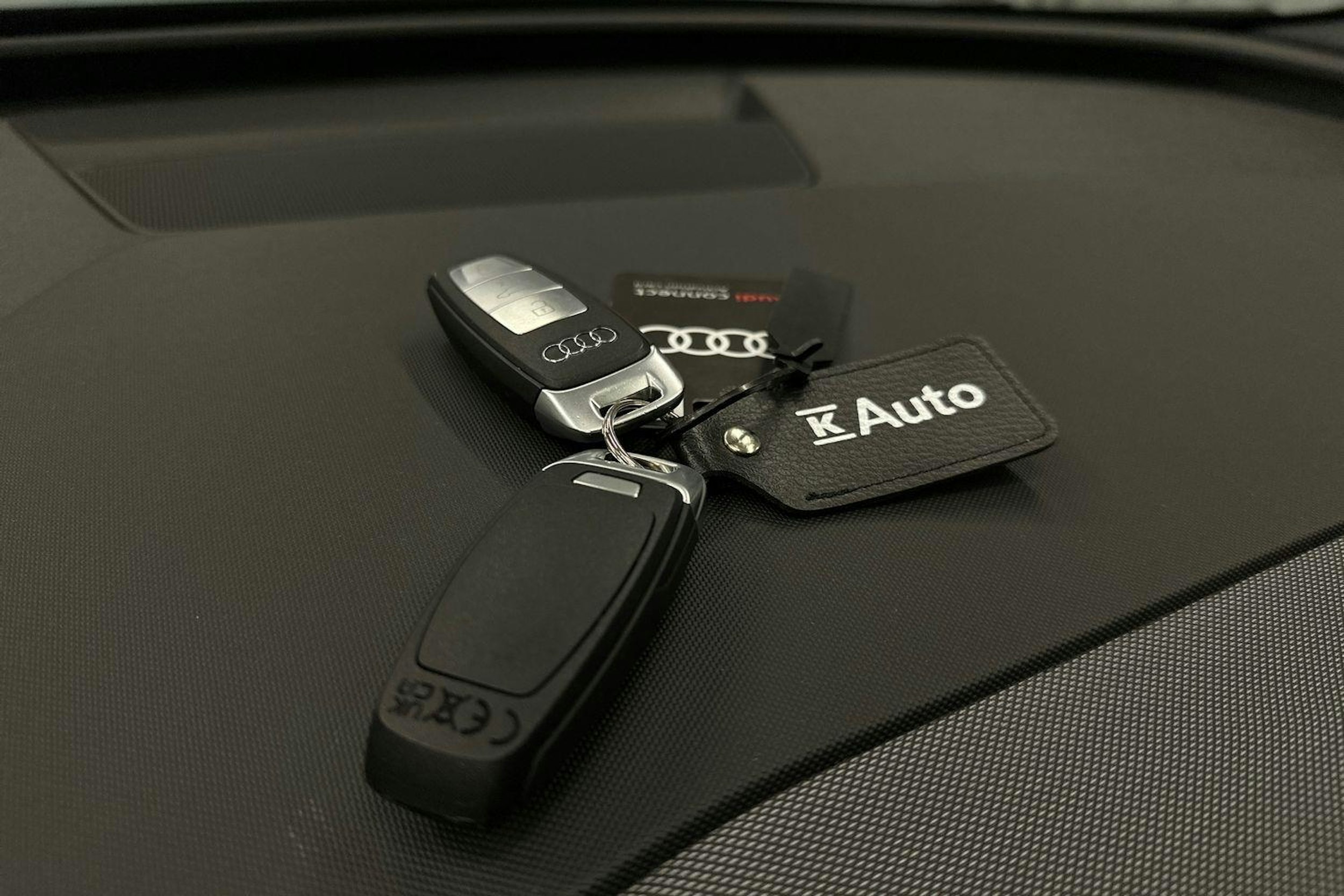 sininen Audi Q4 e-tron 2024 kuva 33.