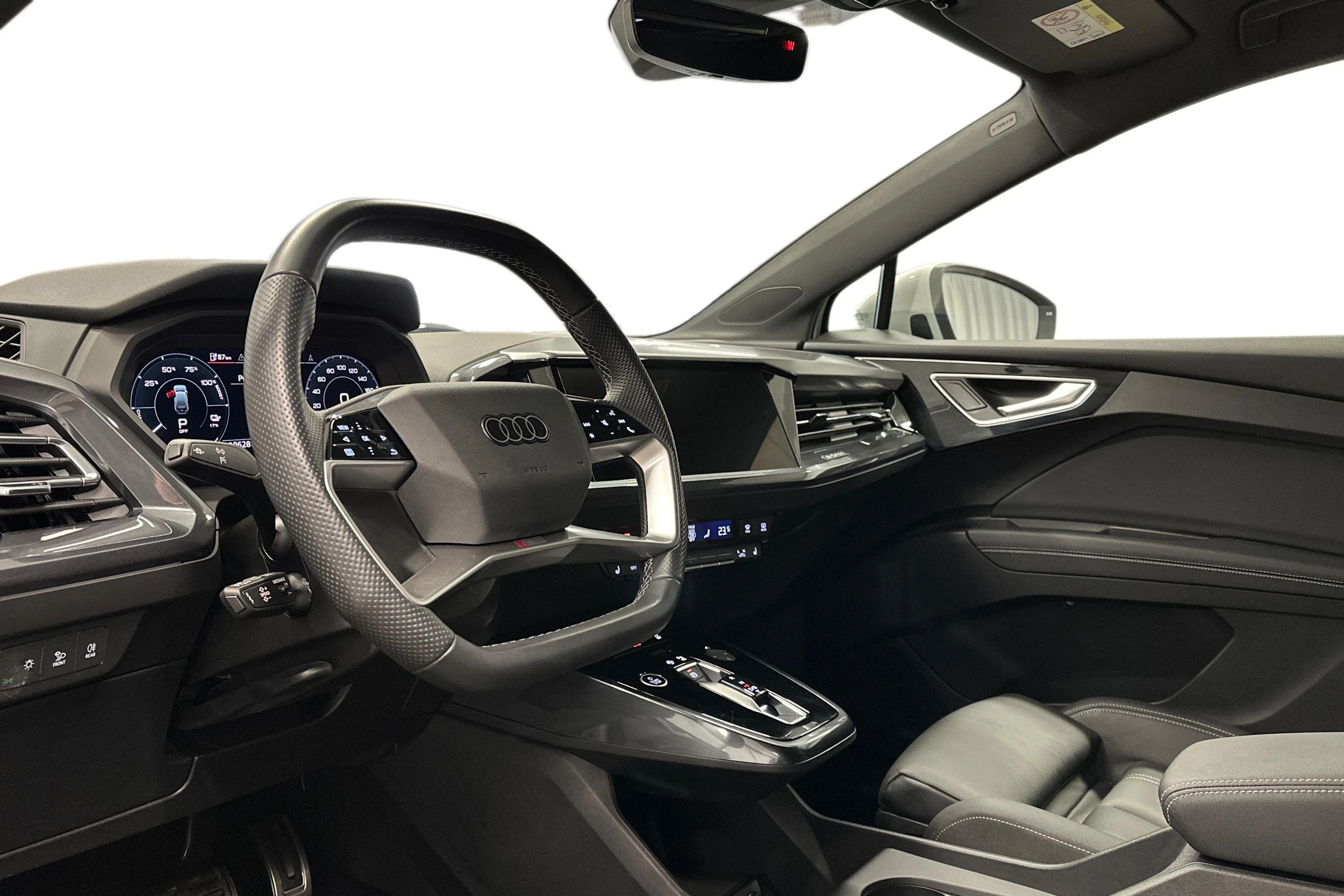 valkoinen Audi Q4 e-tron 2024 kuva 6.