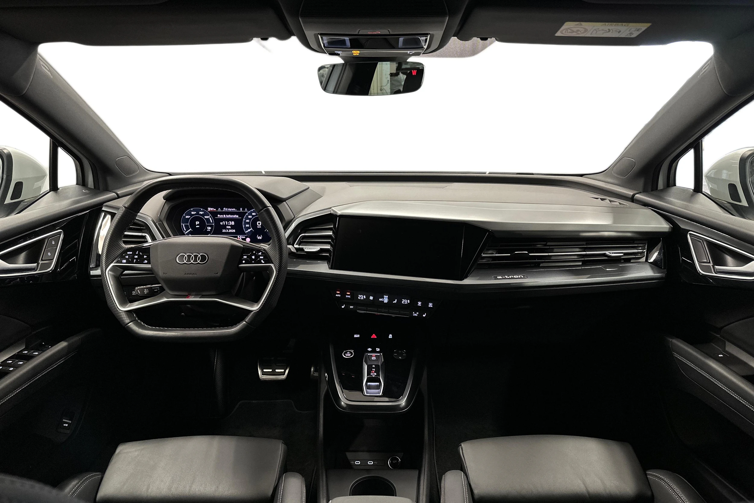 valkoinen Audi Q4 e-tron 2024 kuva 7.