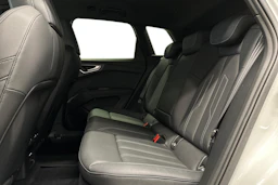 valkoinen Audi Q4 e-tron 2024 kuva 8.