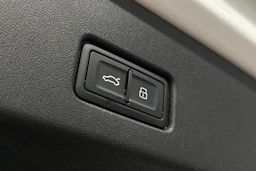 valkoinen Audi Q4 e-tron 2024 kuva 12.