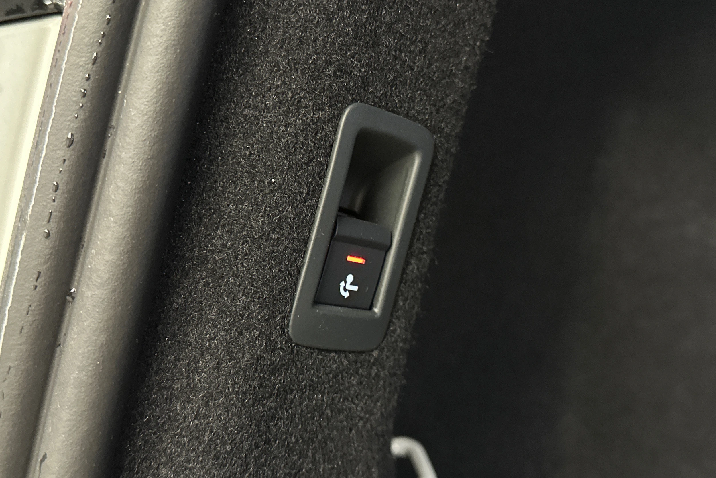 valkoinen Audi Q4 e-tron 2024 kuva 13.