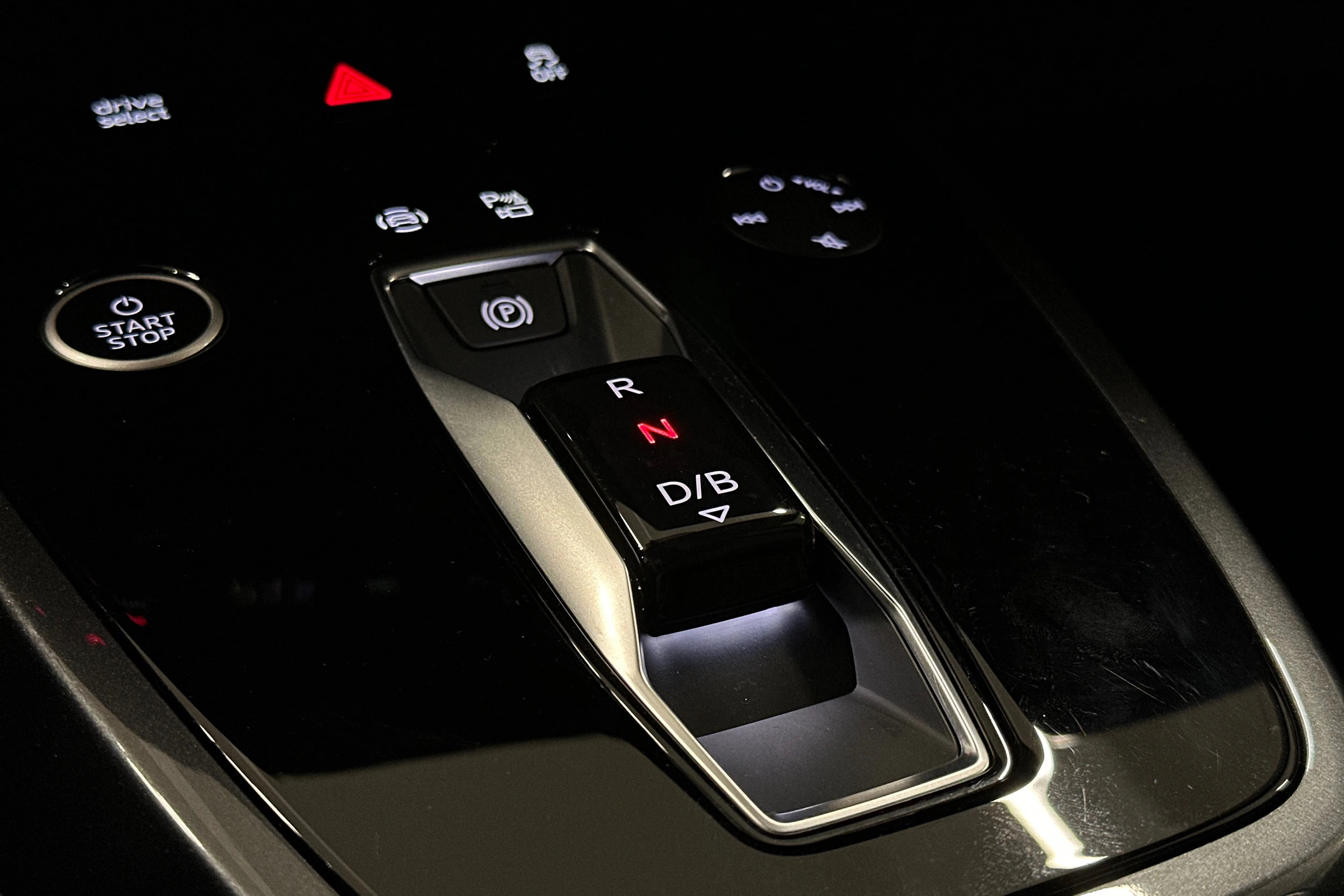 valkoinen Audi Q4 e-tron 2024 kuva 27.