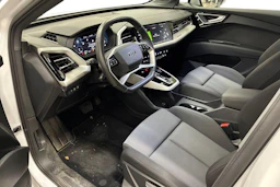 valkoinen Audi Q4 e-tron 2024 kuva 3.