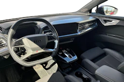 Sininen Audi Q4 e-tron 2024 kuva 3.