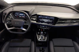 Sininen Audi Q4 e-tron 2024 kuva 9.