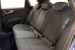 Sininen Audi Q4 e-tron 2024 kuva 11.