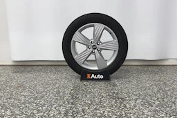 Sininen Audi Q4 e-tron 2024 kuva 13.