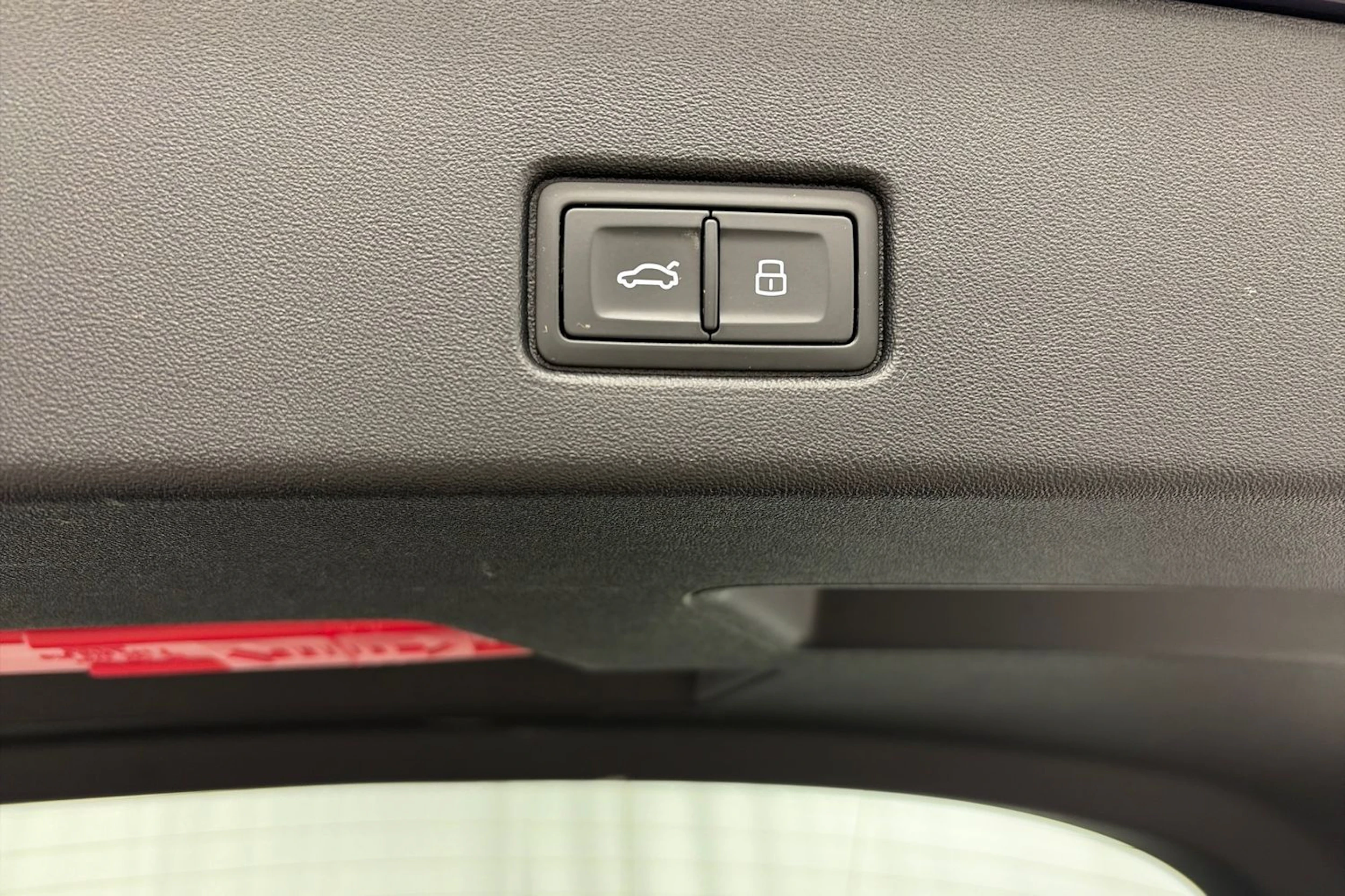 Sininen Audi Q4 e-tron 2024 kuva 16.