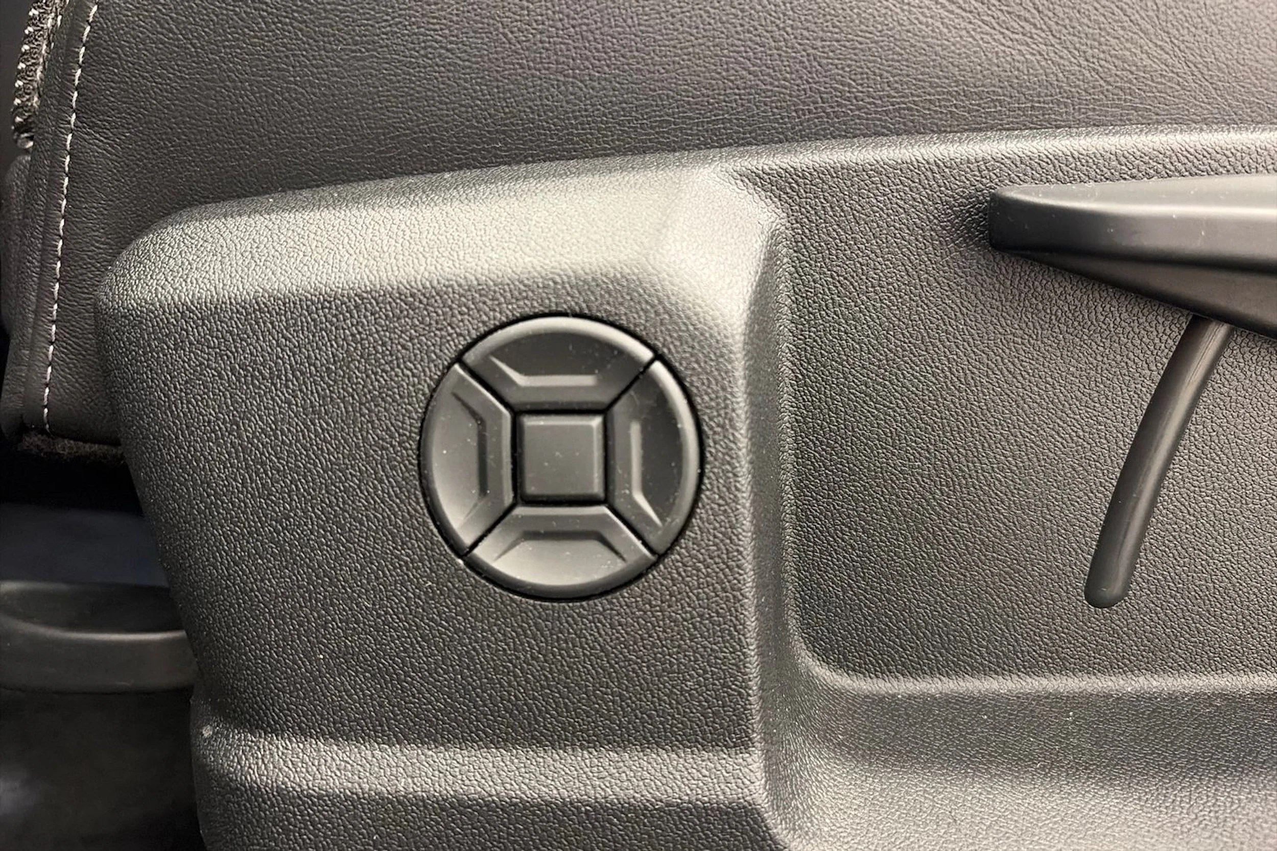 Sininen Audi Q4 e-tron 2024 kuva 19.