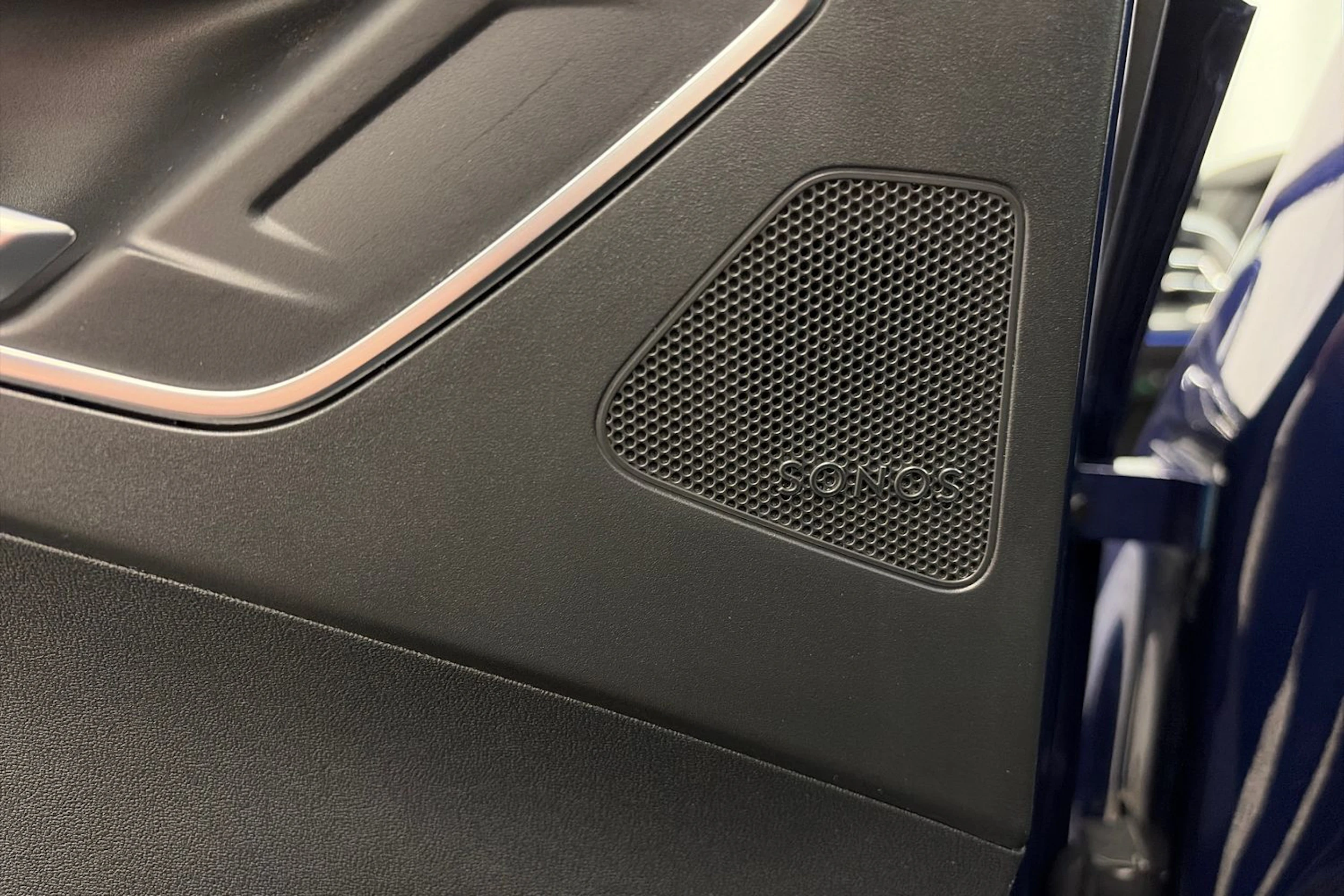 Sininen Audi Q4 e-tron 2024 kuva 20.
