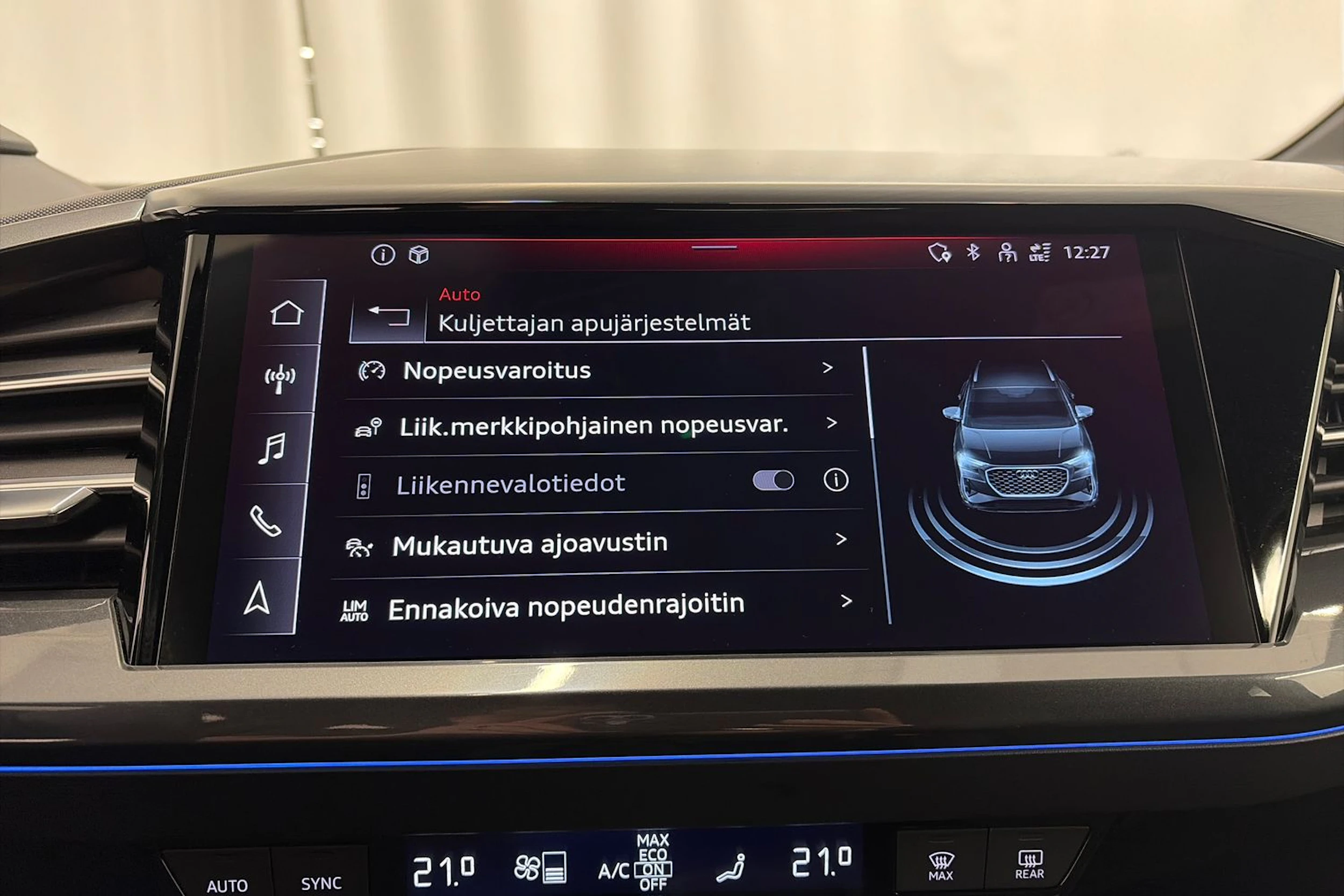 Sininen Audi Q4 e-tron 2024 kuva 29.