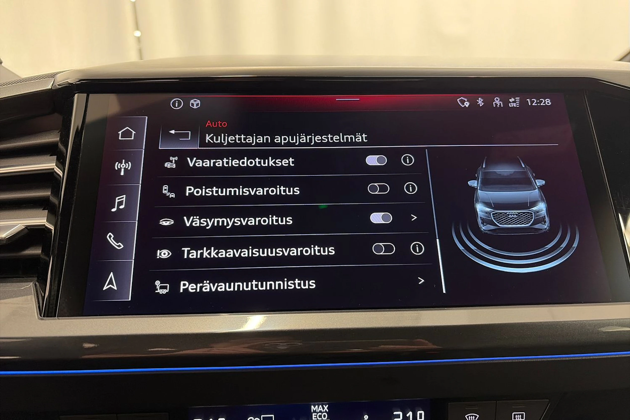 Sininen Audi Q4 e-tron 2024 kuva 31.