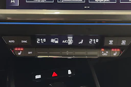 Sininen Audi Q4 e-tron 2024 kuva 32.