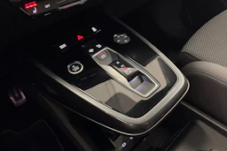 Sininen Audi Q4 e-tron 2024 kuva 33.