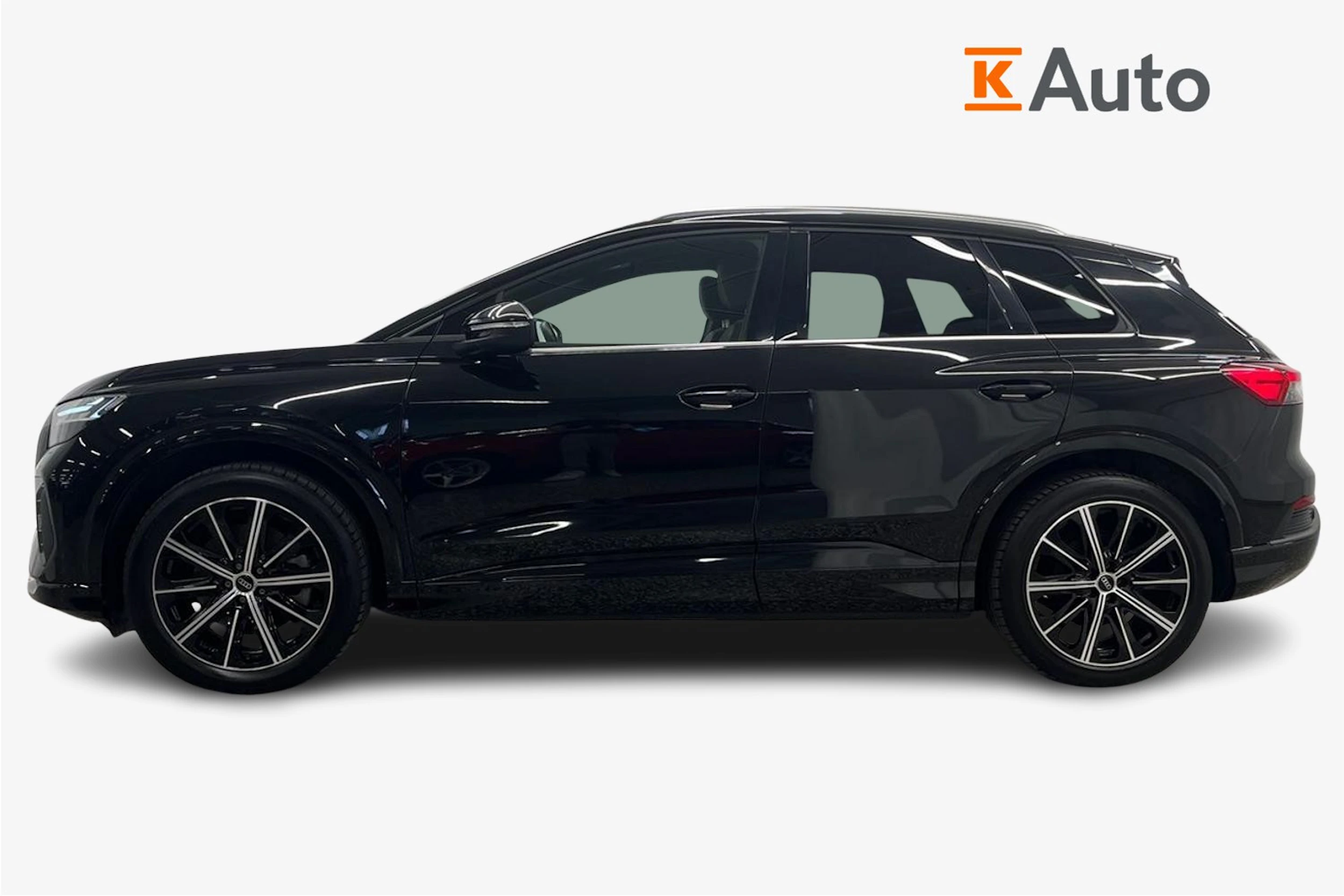 musta Audi Q4 e-tron 2024 kuva 7.