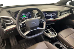musta Audi Q4 e-tron 2024 kuva 8.