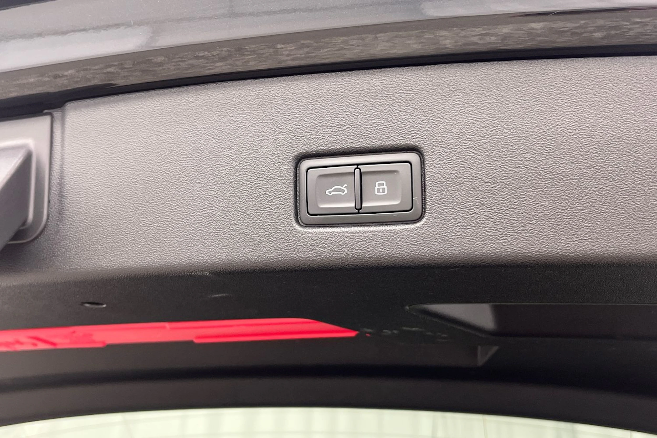 musta Audi Q4 e-tron 2024 kuva 16.