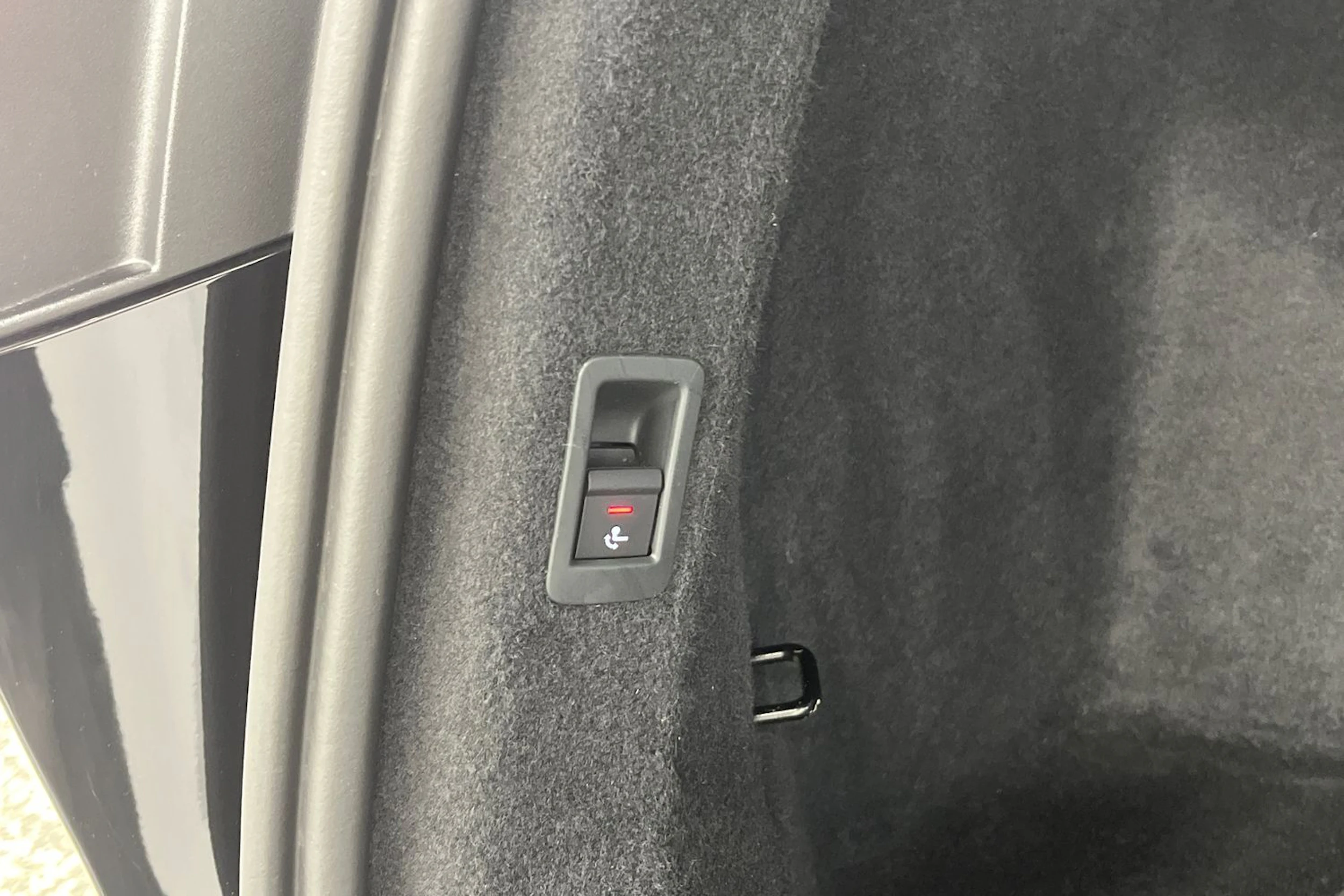 musta Audi Q4 e-tron 2024 kuva 17.