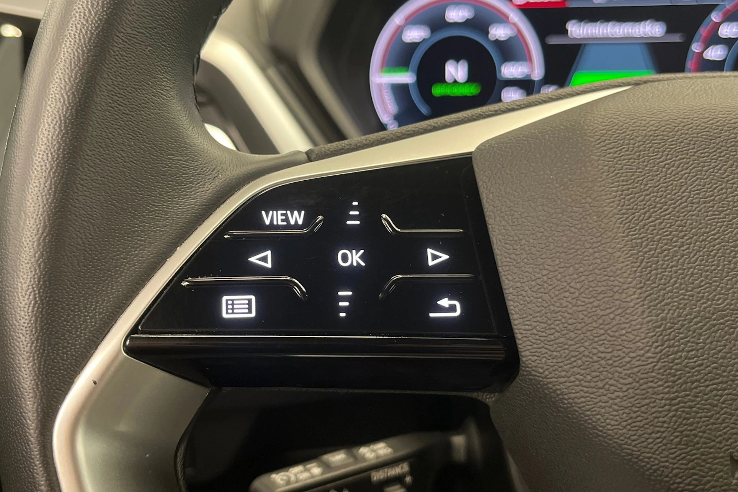musta Audi Q4 e-tron 2024 kuva 23.