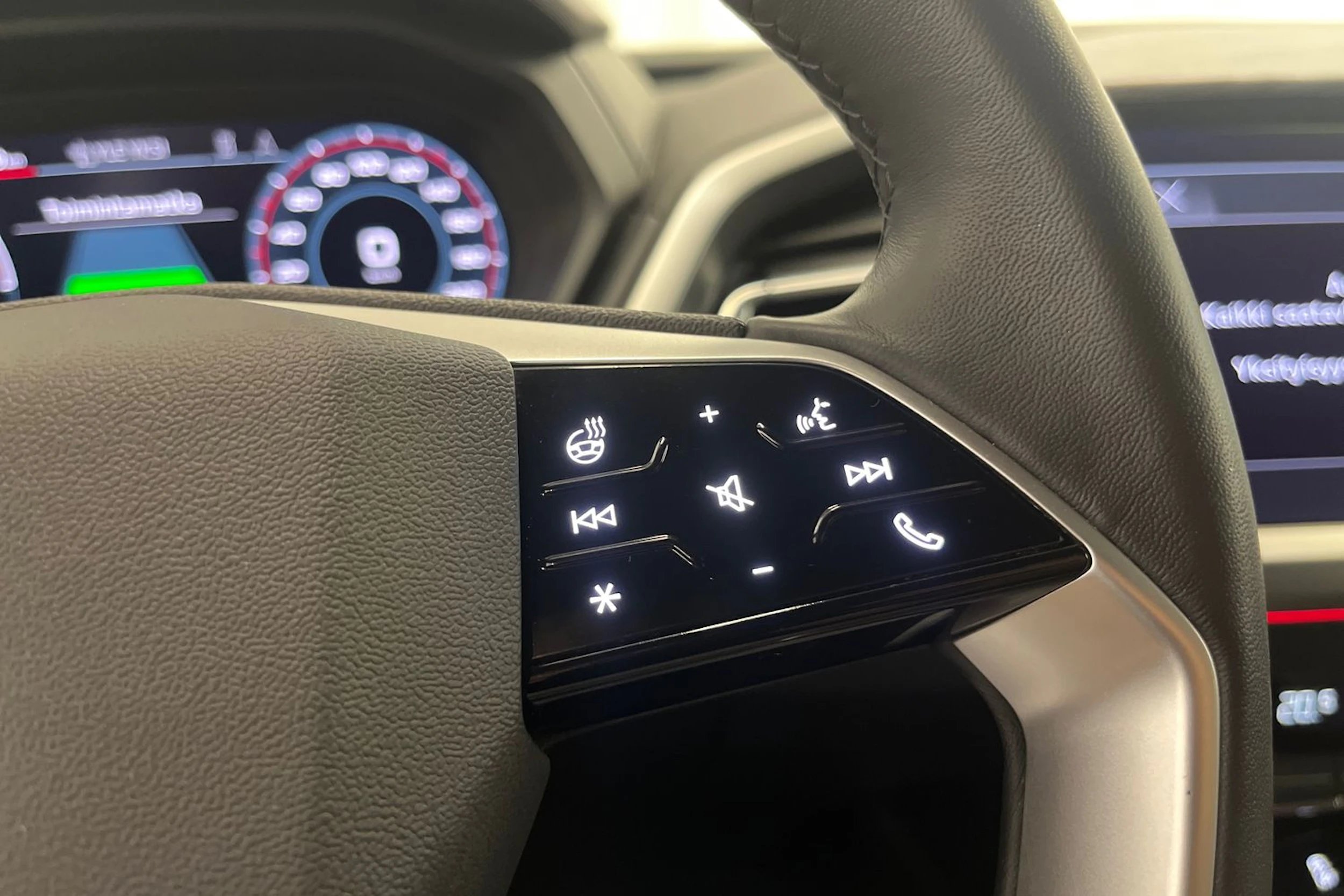 musta Audi Q4 e-tron 2024 kuva 24.