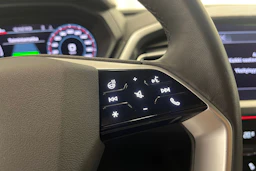 musta Audi Q4 e-tron 2024 kuva 24.
