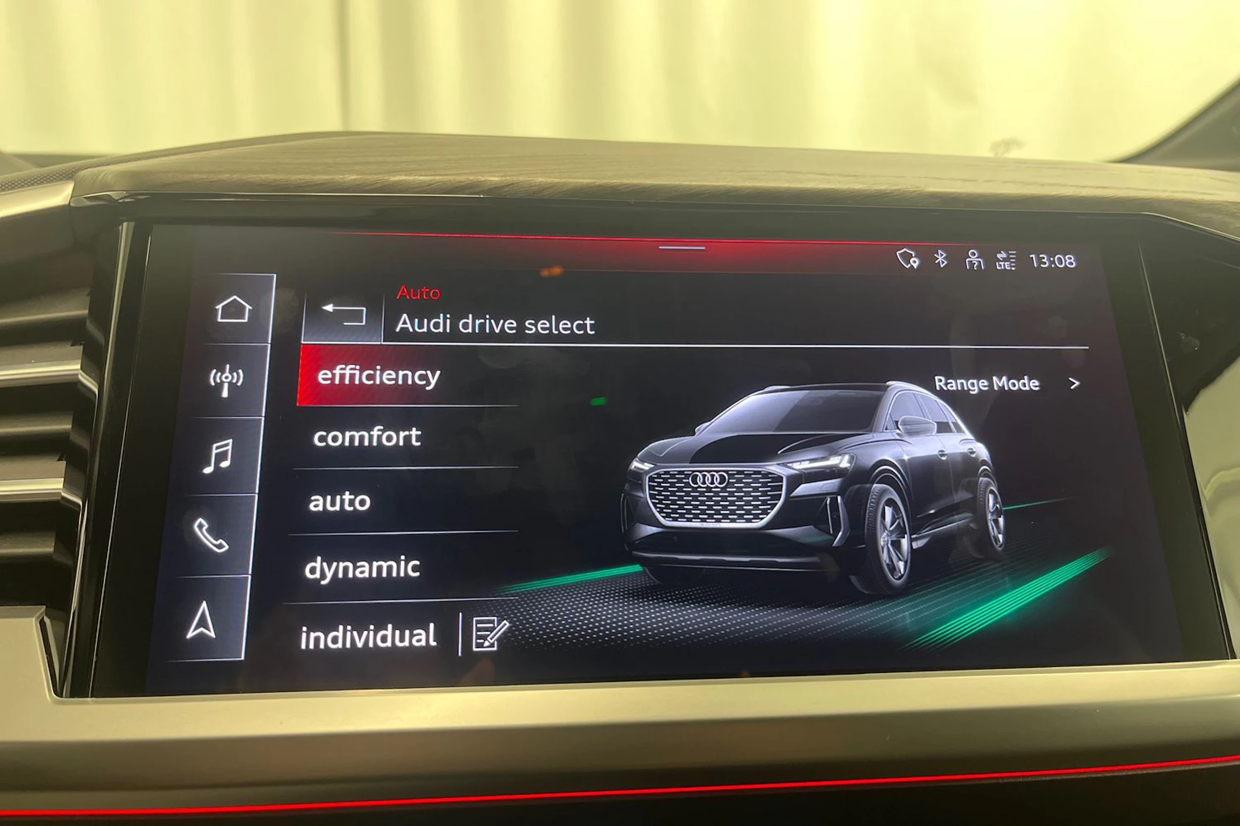 musta Audi Q4 e-tron 2024 kuva 30.