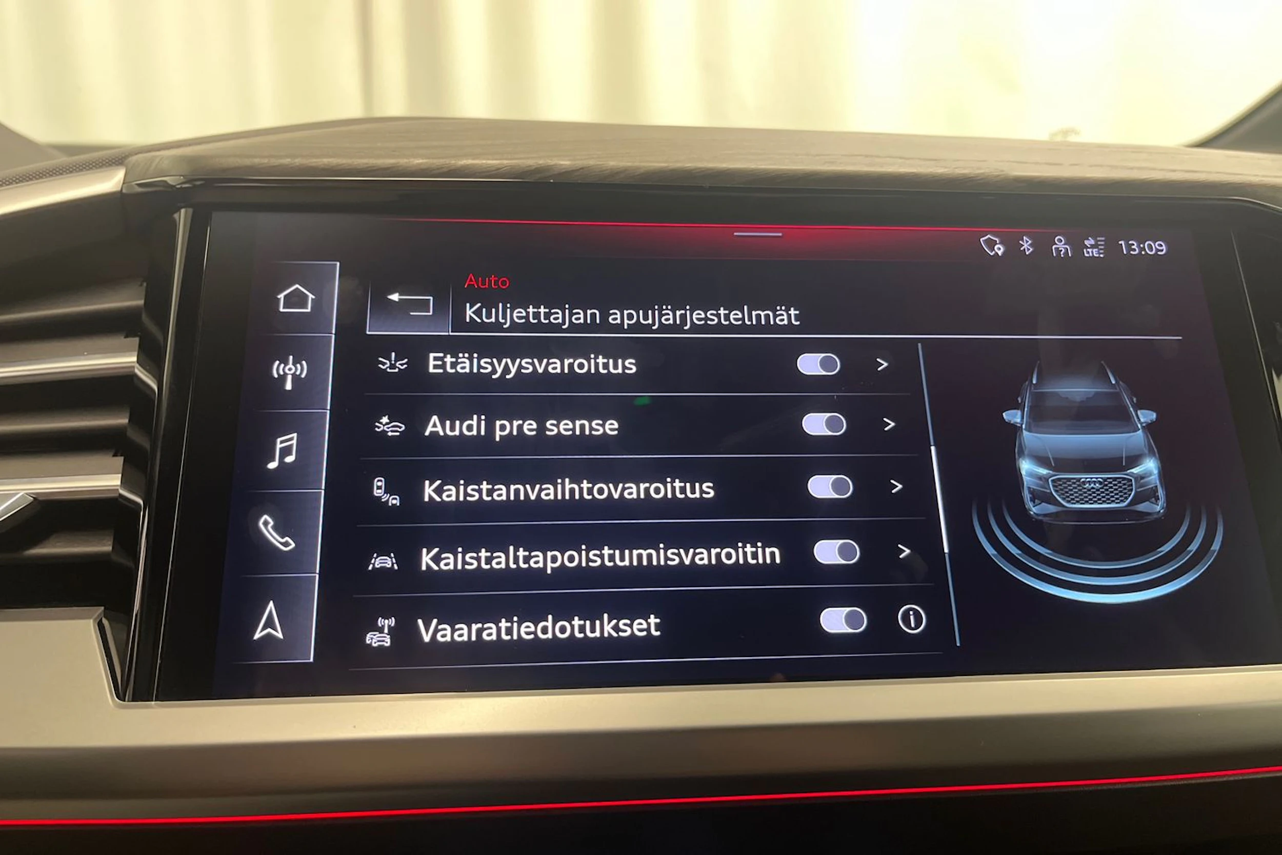 musta Audi Q4 e-tron 2024 kuva 32.