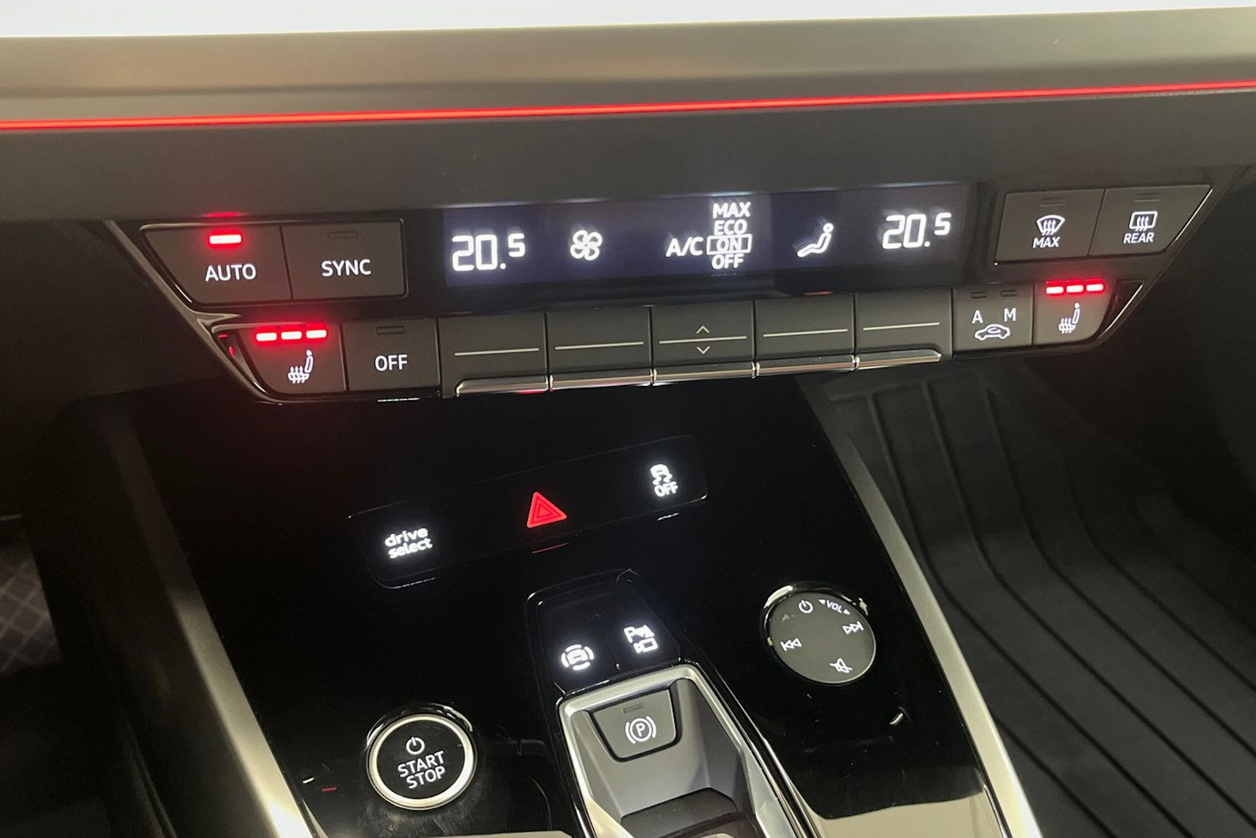 musta Audi Q4 e-tron 2024 kuva 35.