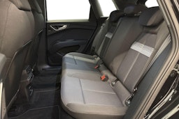 met. musta Audi Q4 e-tron 2024 kuva 10.