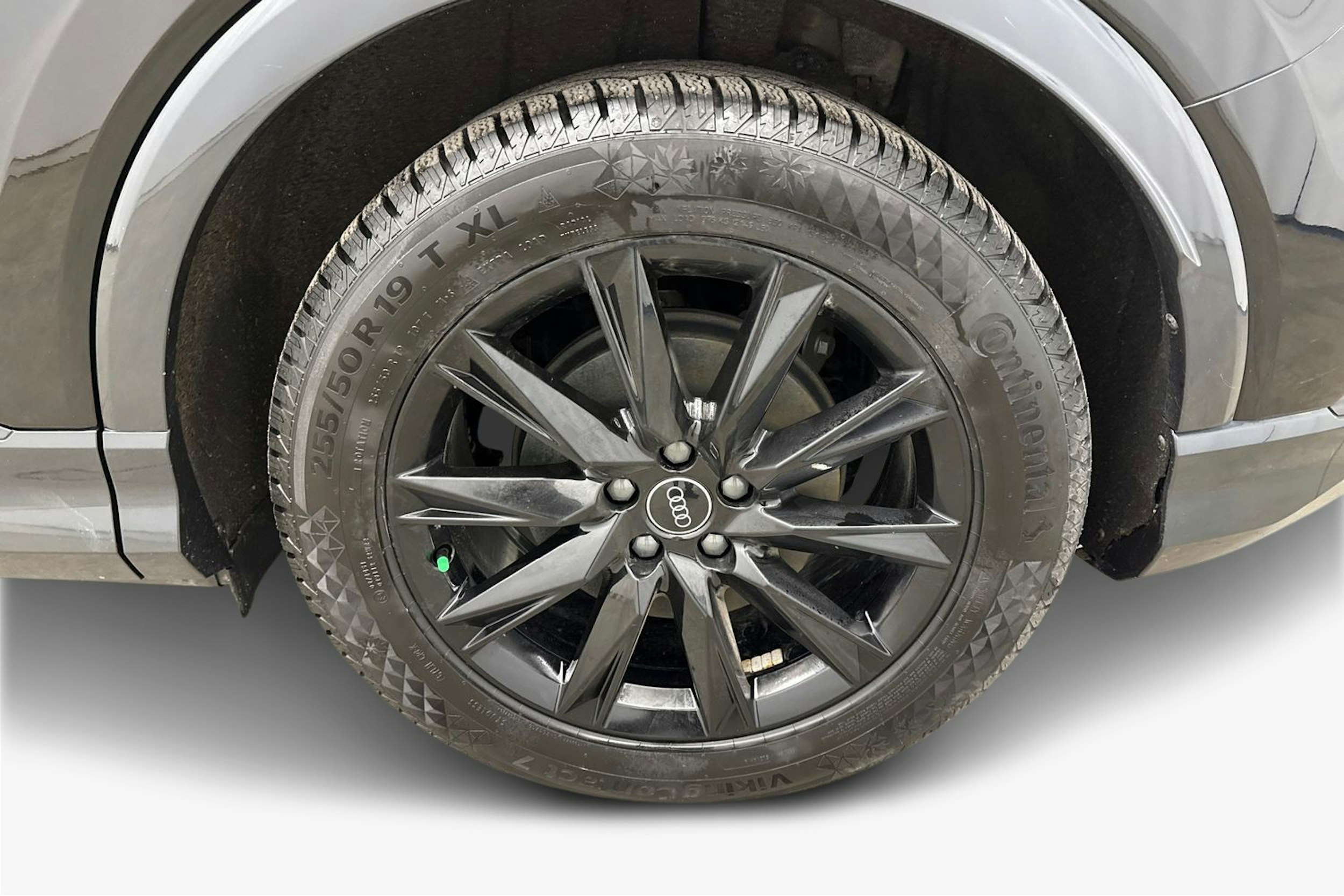 met. musta Audi Q4 e-tron 2024 kuva 11.