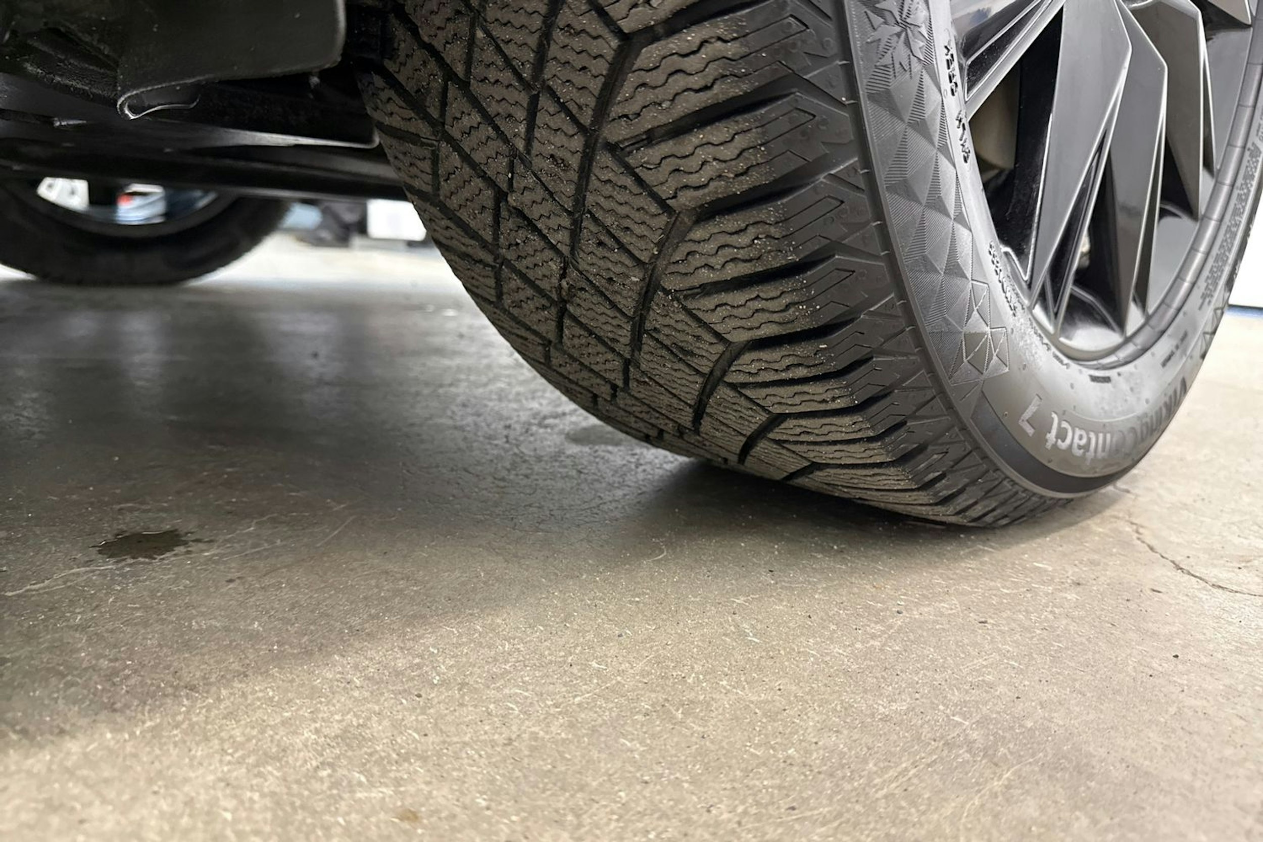 met. musta Audi Q4 e-tron 2024 kuva 13.