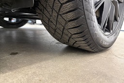 met. musta Audi Q4 e-tron 2024 kuva 13.