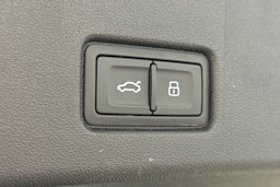 met. musta Audi Q4 e-tron 2024 kuva 15.