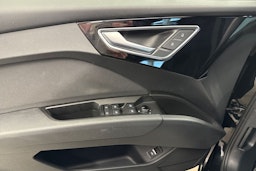 met. musta Audi Q4 e-tron 2024 kuva 18.