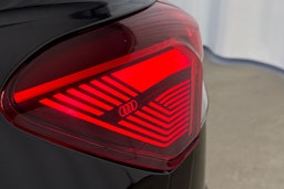 met. musta Audi Q4 e-tron 2024 kuva 19.