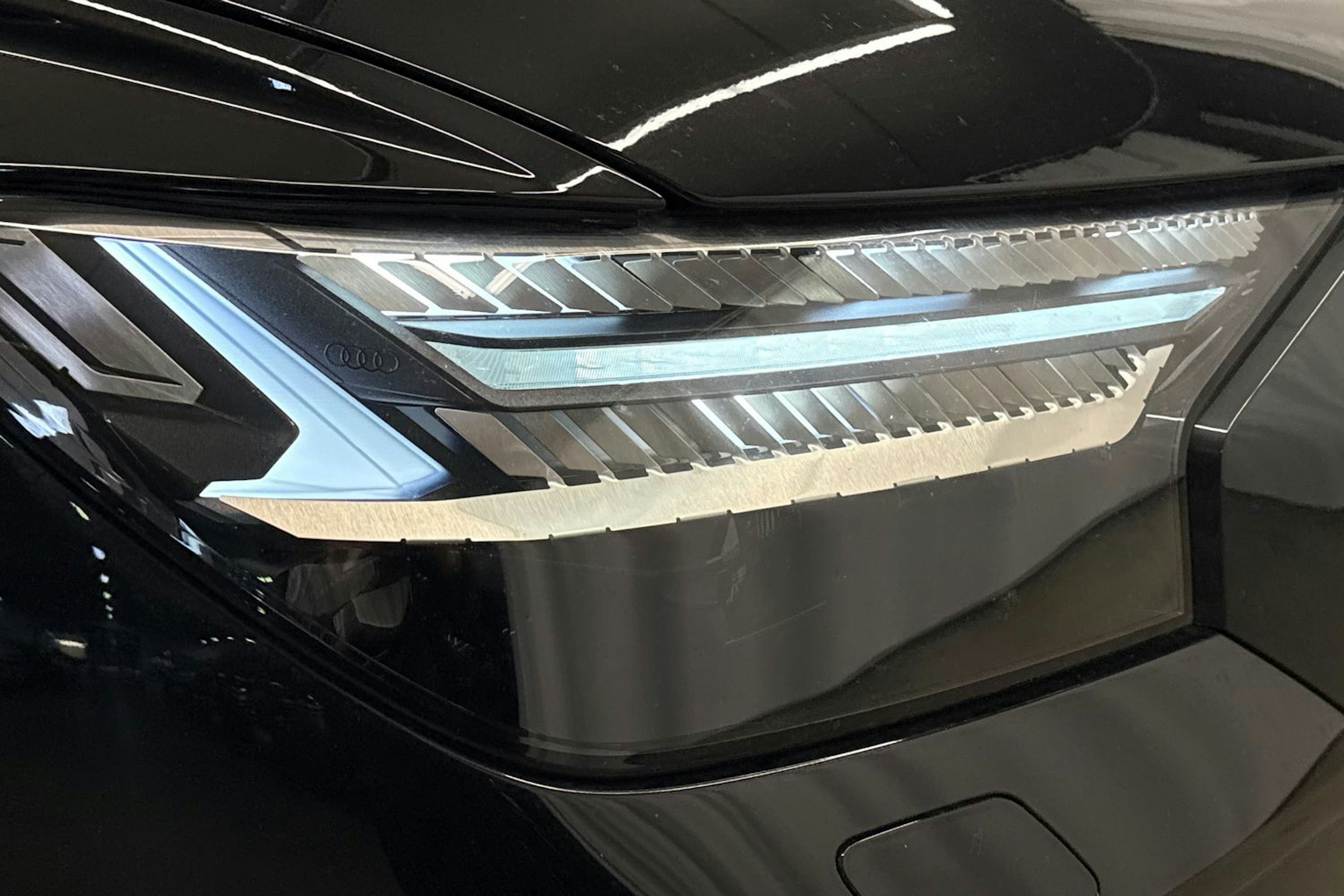 met. musta Audi Q4 e-tron 2024 kuva 20.