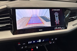 met. musta Audi Q4 e-tron 2024 kuva 24.