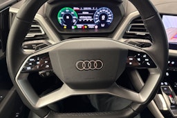 met. musta Audi Q4 e-tron 2024 kuva 25.