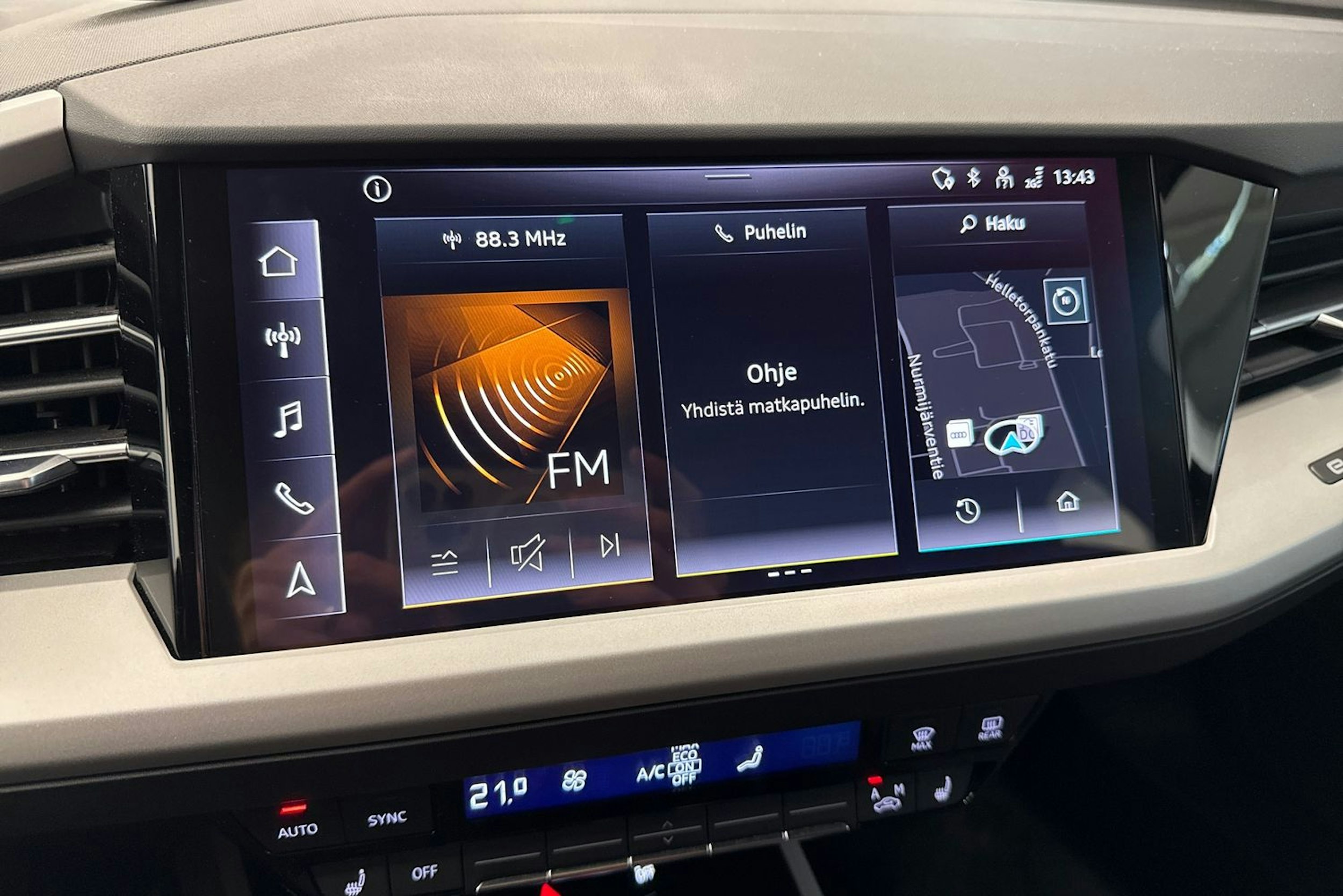 met. musta Audi Q4 e-tron 2024 kuva 27.