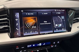 met. musta Audi Q4 e-tron 2024 kuva 27.