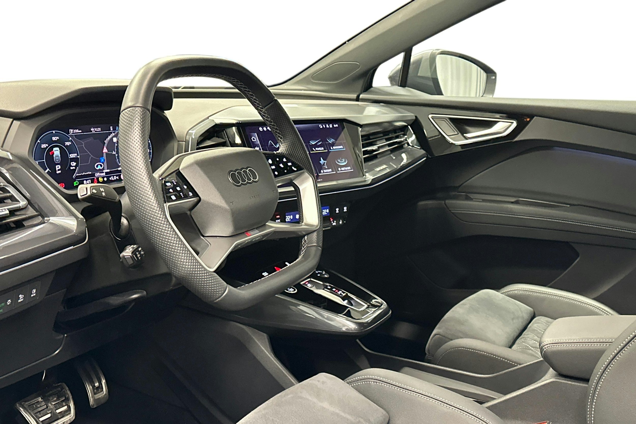 harmaa Audi Q4 e-tron 2024 kuva 7.