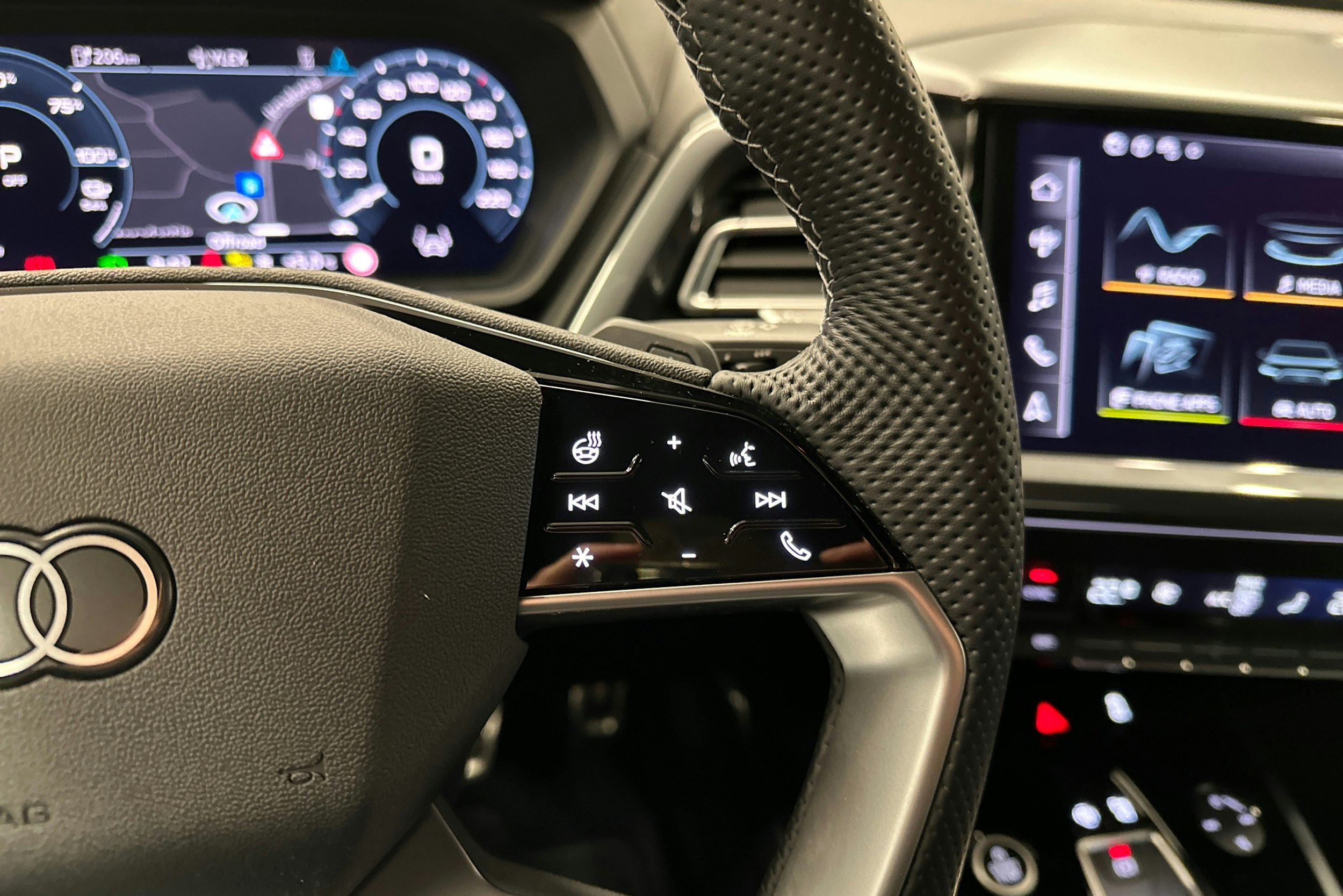 harmaa Audi Q4 e-tron 2024 kuva 14.