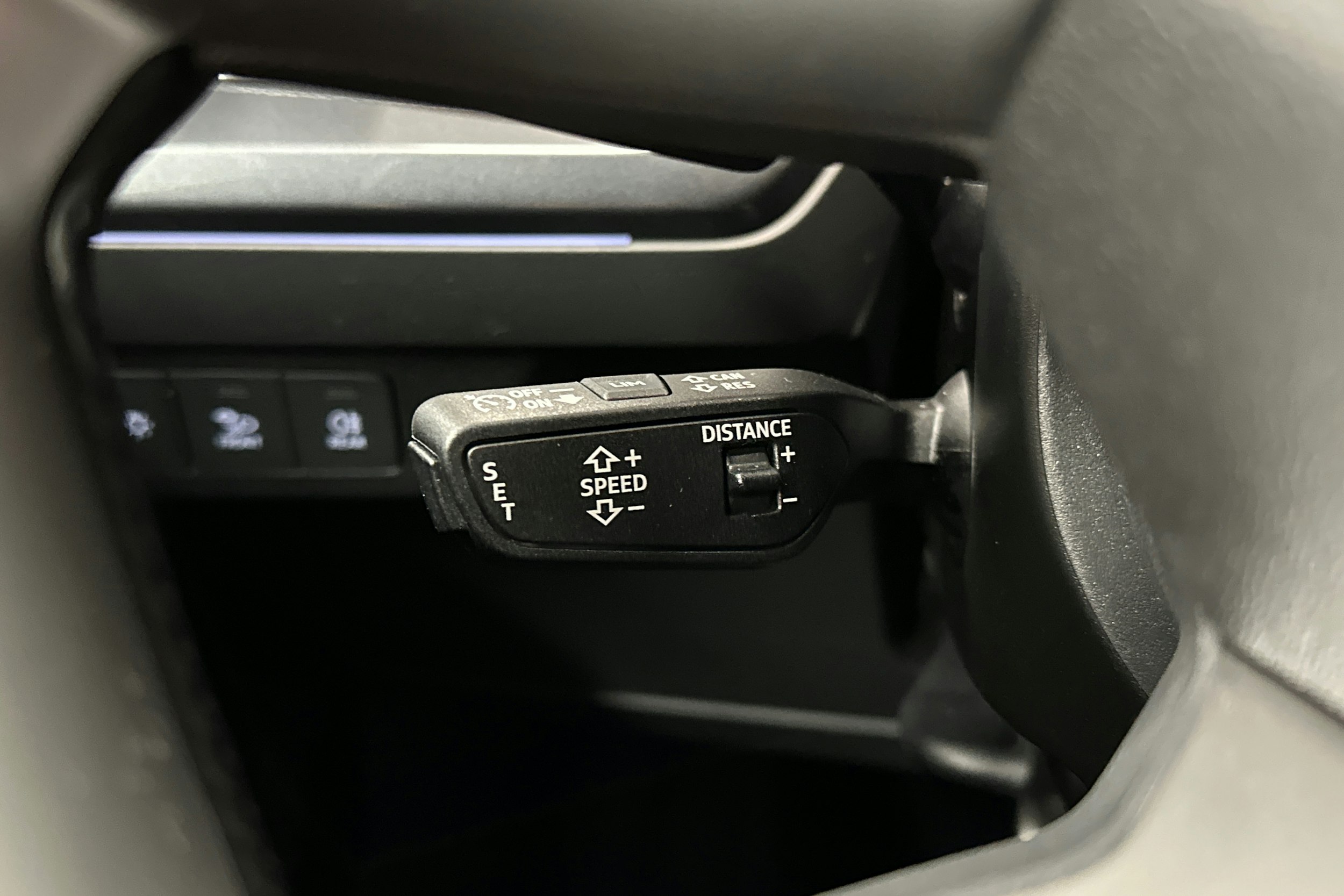 harmaa Audi Q4 e-tron 2024 kuva 18.