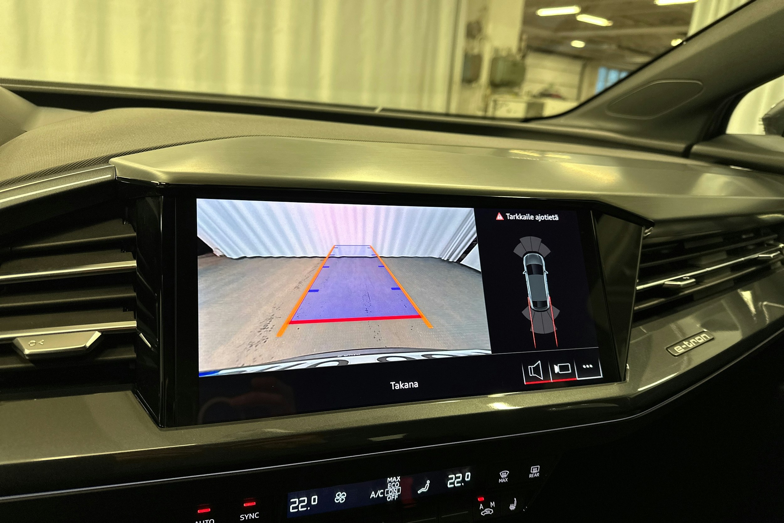 harmaa Audi Q4 e-tron 2024 kuva 19.